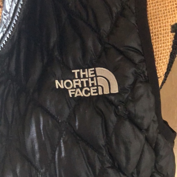 Womens Northface vest - Picture 2 of 6
